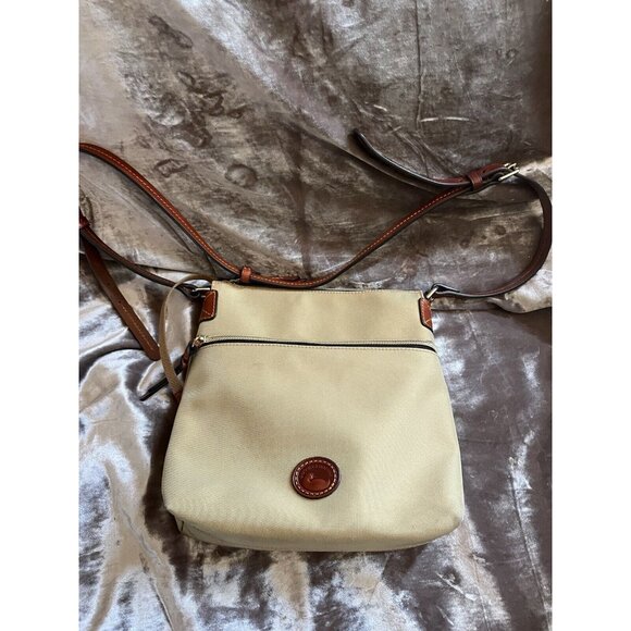 DOONEY & BOURKE CROSSBODY CANVAS TAN BAG SEE PHOTOS , VERY NICE GREAT4/TRIPS - Picture 5 of 16